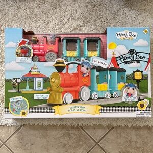 Thistlestop Train Station Playset - Red, Blue, Gold